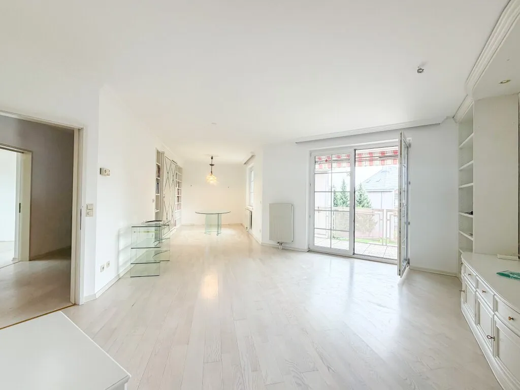 Attraktive, lichtdurchflutete Eigentumswohnung in perfekter Lage mit großer Loggia und Tiefgaragenplatz in Wr. Neustadt - Ansicht 2