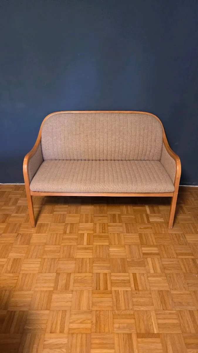 2-Sitzer Sofa / Küchensofa - Mid Century Design (Holz/ Beige) Retro Sitzbank, € 150,- (1230 Wien)