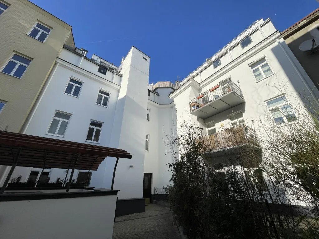 UNBEFRISTET VERMIETET: 2-Zimmer-Wohnung in frisch saniertem Eckhaus zu verkaufen! 5 Min. zur zukünftigen U5 Station Elterleinplatz, Wien
