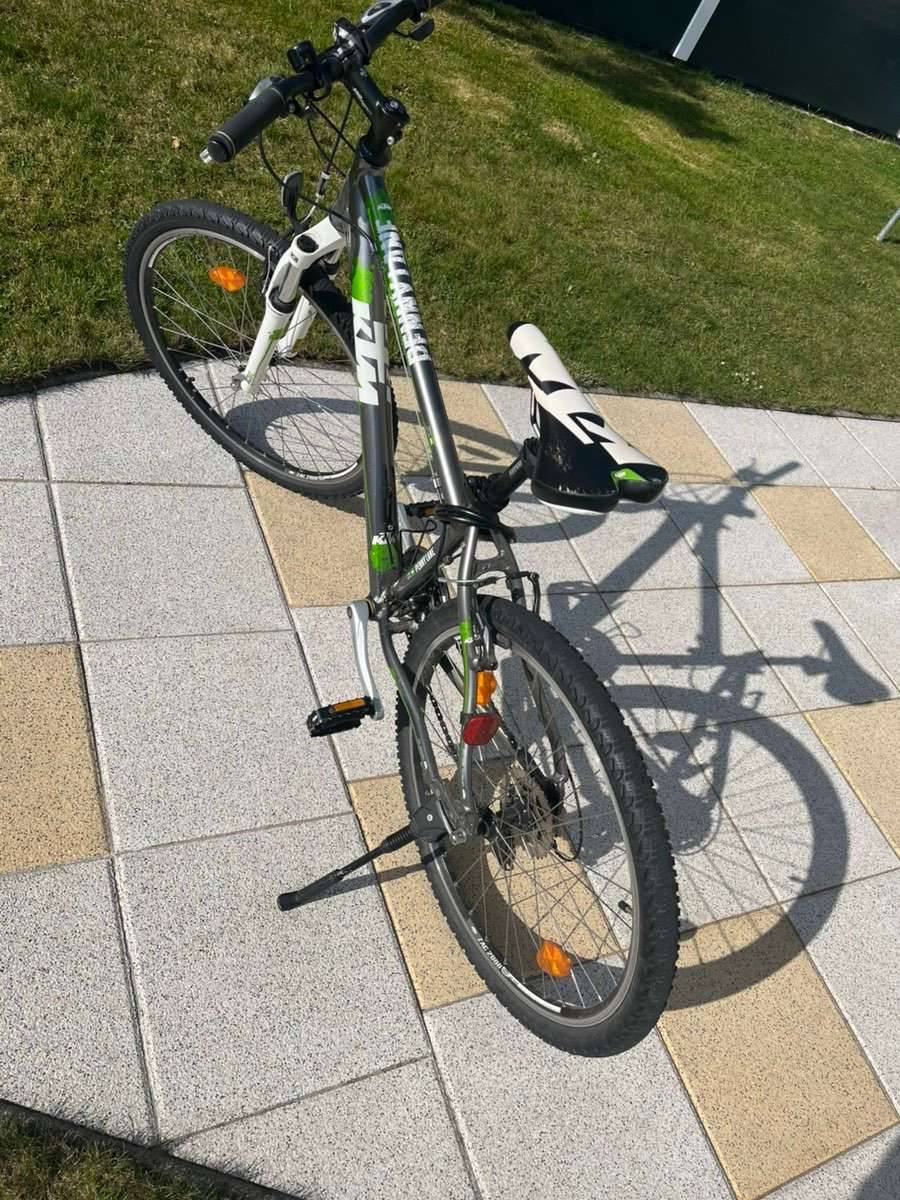 Jugend Fahrrad 26 zoll Rder und 24 Zoll Rahmen,  220,- (4061 Pasching) -  willhaben