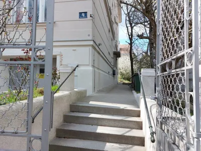 **WOHNEN IM GRÜNEN: 150 m² -Exklusiver, sanierter Altbau mit Balkon in Pötzleinsdorf** – Bild 2