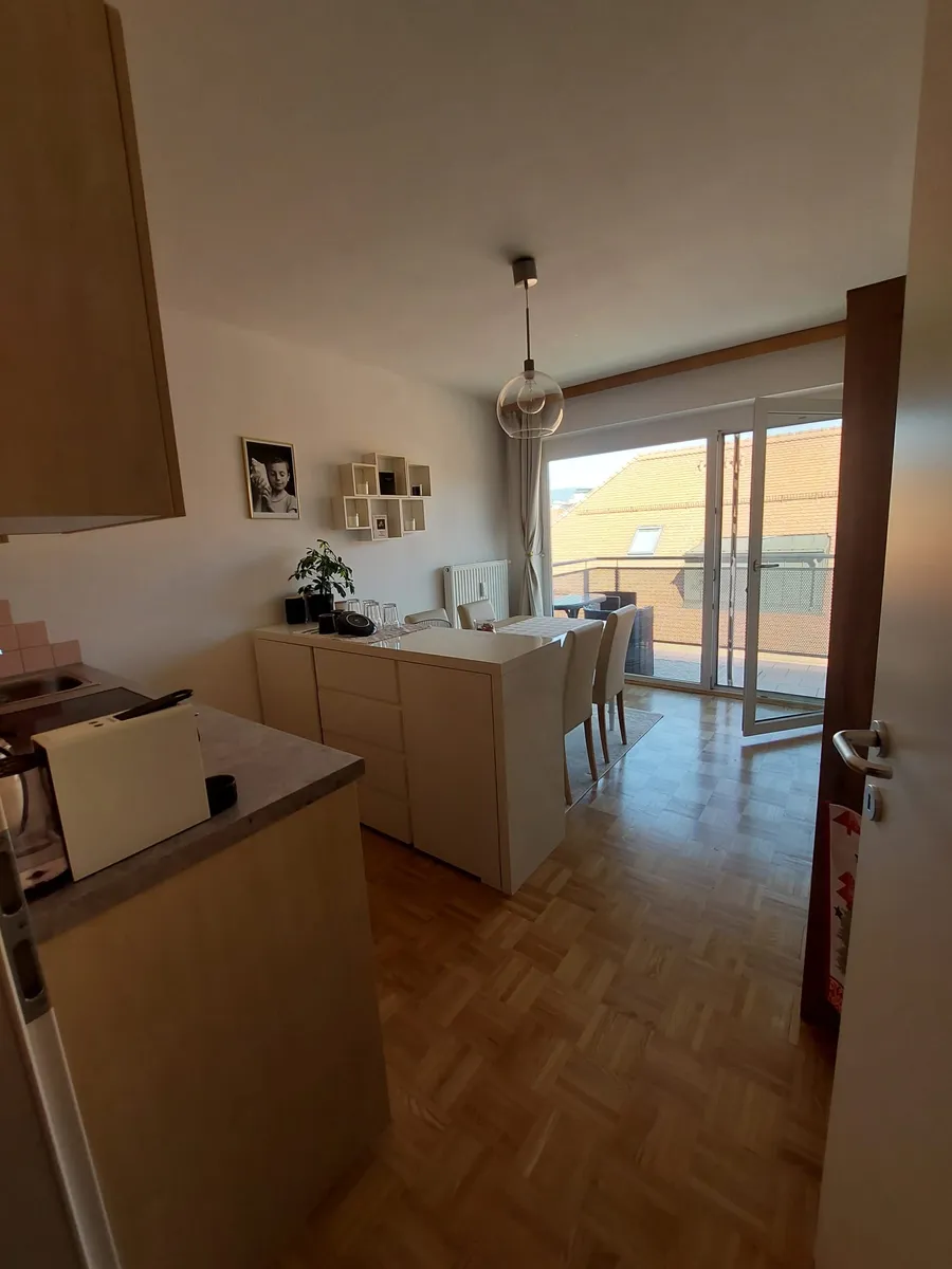 Zentrale und schöne, gut aufgeteilte 1,5 - Zimmer Wohnung im 4. OG - OHNE MAKLER - Widok 2