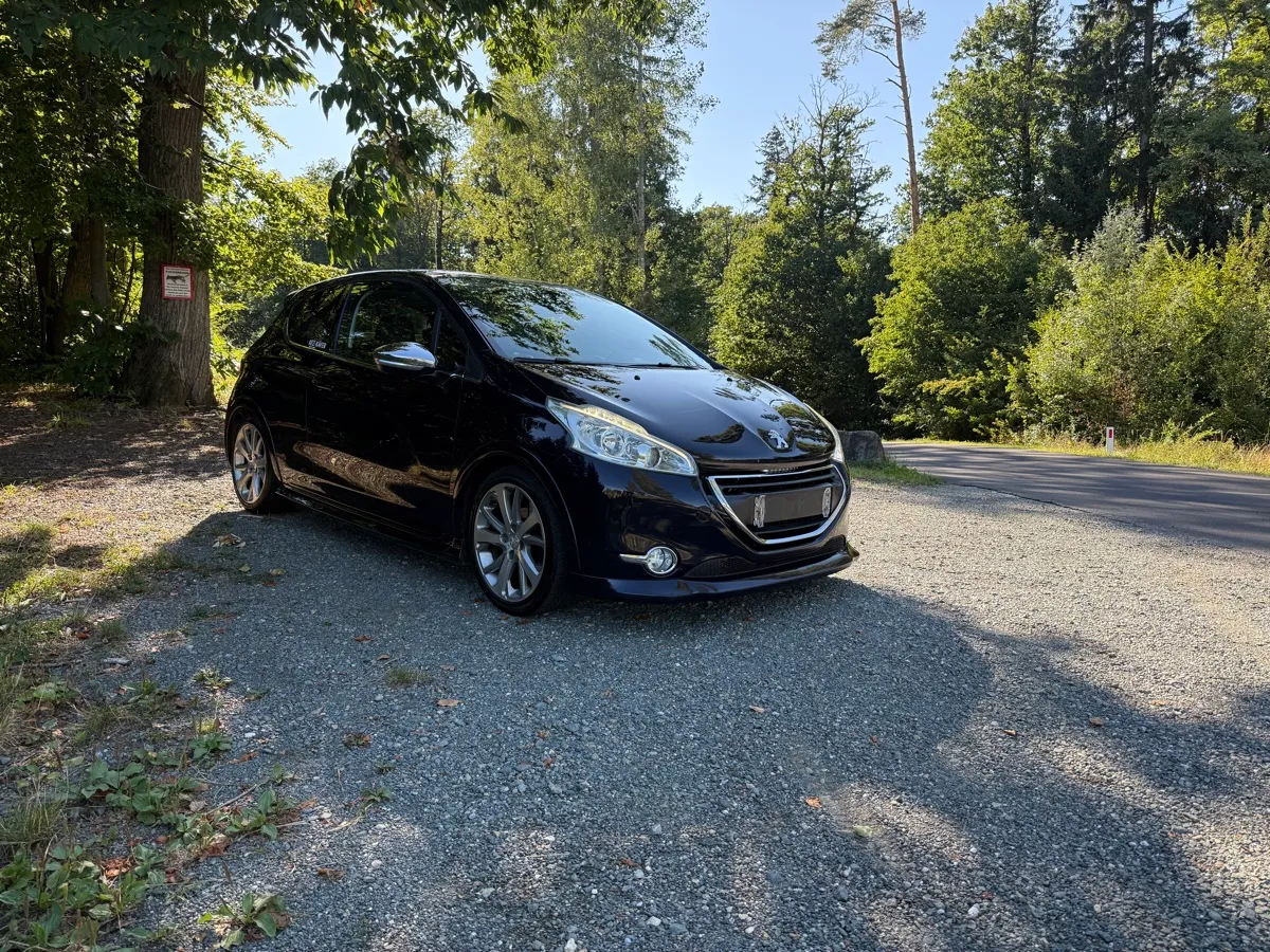 Peugeot 208 2014 photo 2