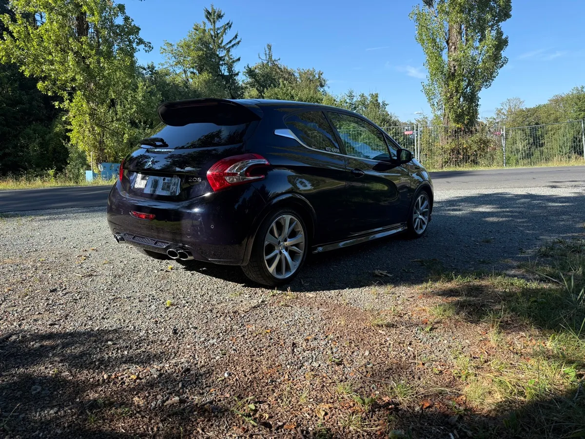 Peugeot 208 2014 photo 3