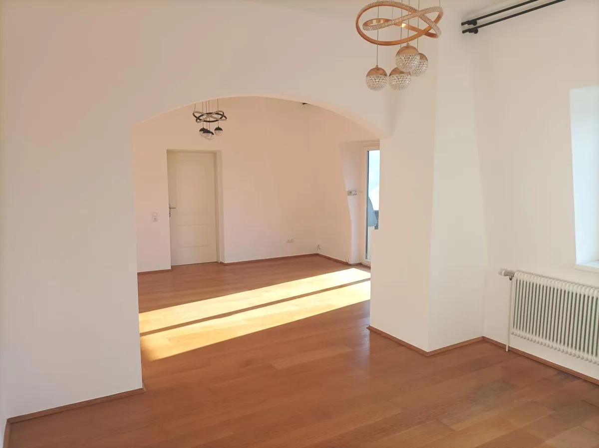 3-Zimmer- Villenwohnung in Aussichtslage mit Balkon und Parkplatz - Ansicht 2
