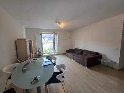 Hochwertig eingerichtete Wohnung in der Wienerberg City mit französischem Balkon