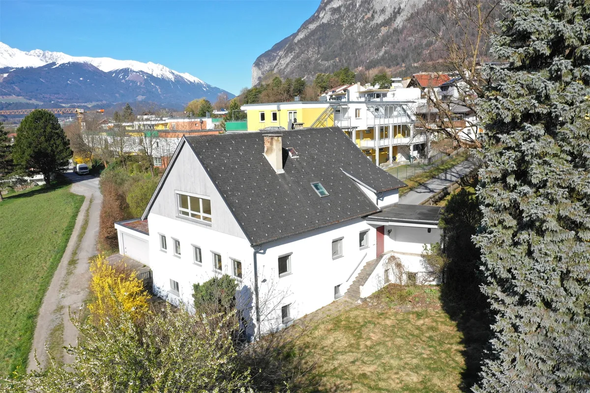 Großzügige Liegenschaft mit bestehendem Wohnhaus und Entwicklungspotenzial in Innsbruck-Kranebitten - Ansicht 2