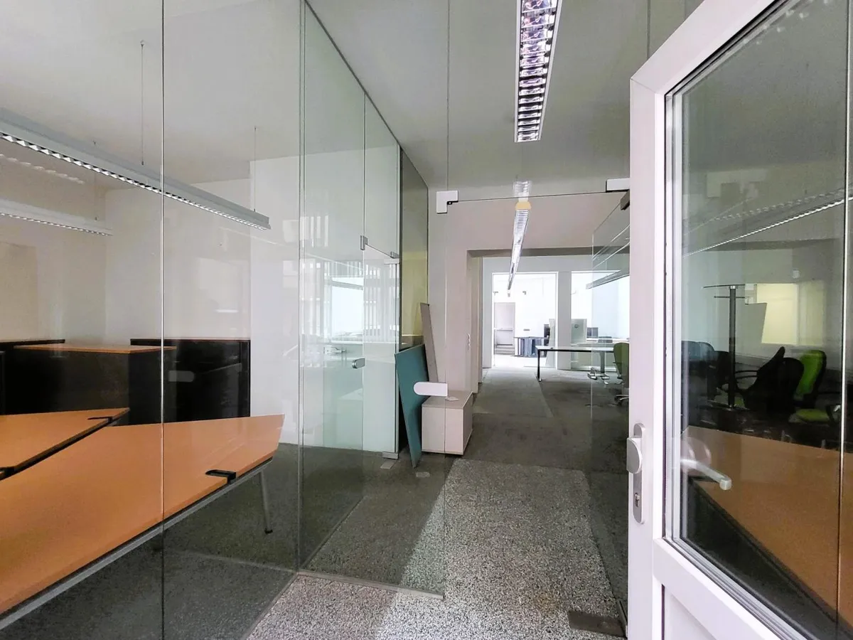"Neuer Preis" 1050 WIEN: GESCHÄFTSLOKAL MIT EINER NUTZFLÄCHE VON ca. 380m², UND EIGENER EINFAHRT ZU EINEM GERÄUMIGEN INNENHOF - Ansicht 3