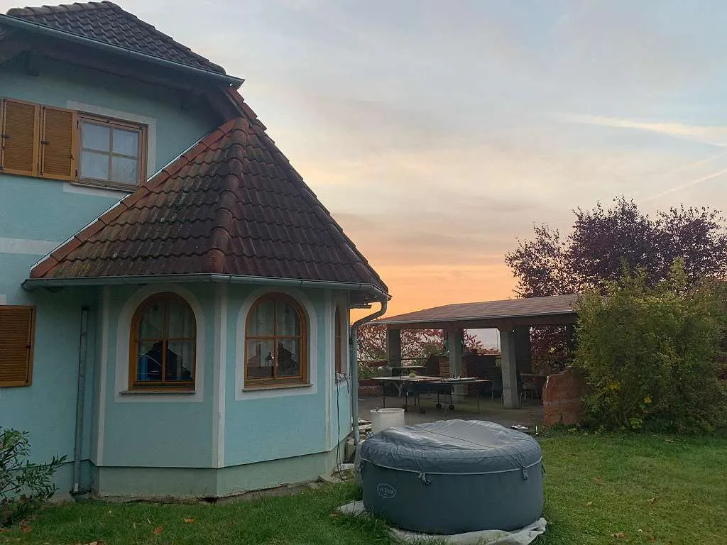 Einfamilienhaus mit Blick über Feldbach zu verkaufen - Ansicht 2