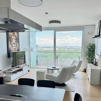 Rooftop Pool & Praterblick | TrIIIple Tower | 22. Stock – Bild 3