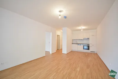 Wunderschöne 2-Zimmer-Wohnung mit Balkon – Bild 3
