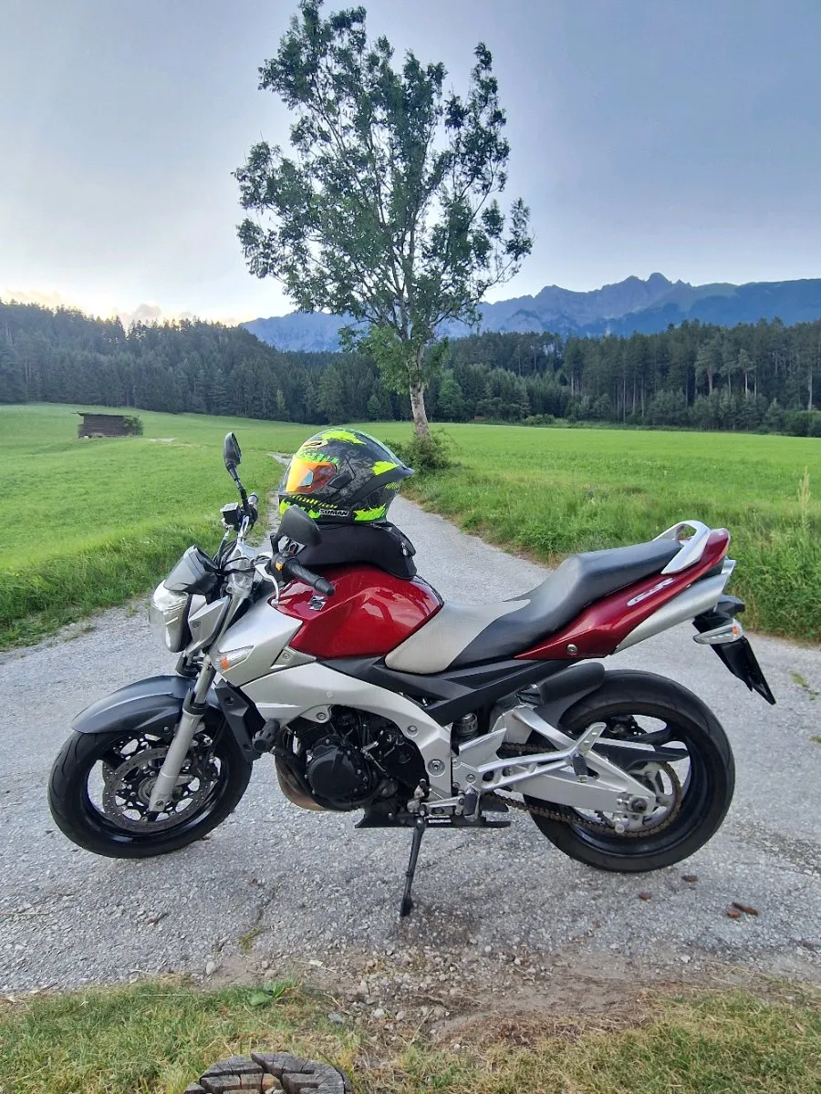 Suzuki GSR