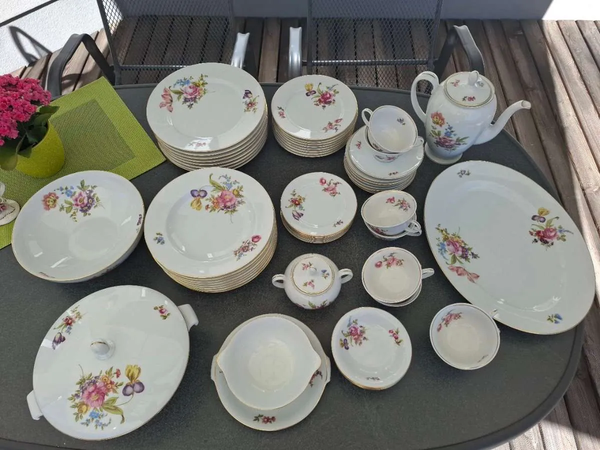 Rosenthal Ess & Kaffee Geschirr, € 800,- (6020 Innsbruck)