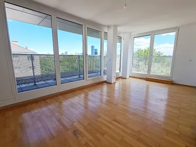 DACHGESCHOSS, INNSTRASSE, 49 m2 Neubau mit 14 m2 Loggia/Terrasse, 1 Zimmer, Komplettküche, Duschbad, Parketten