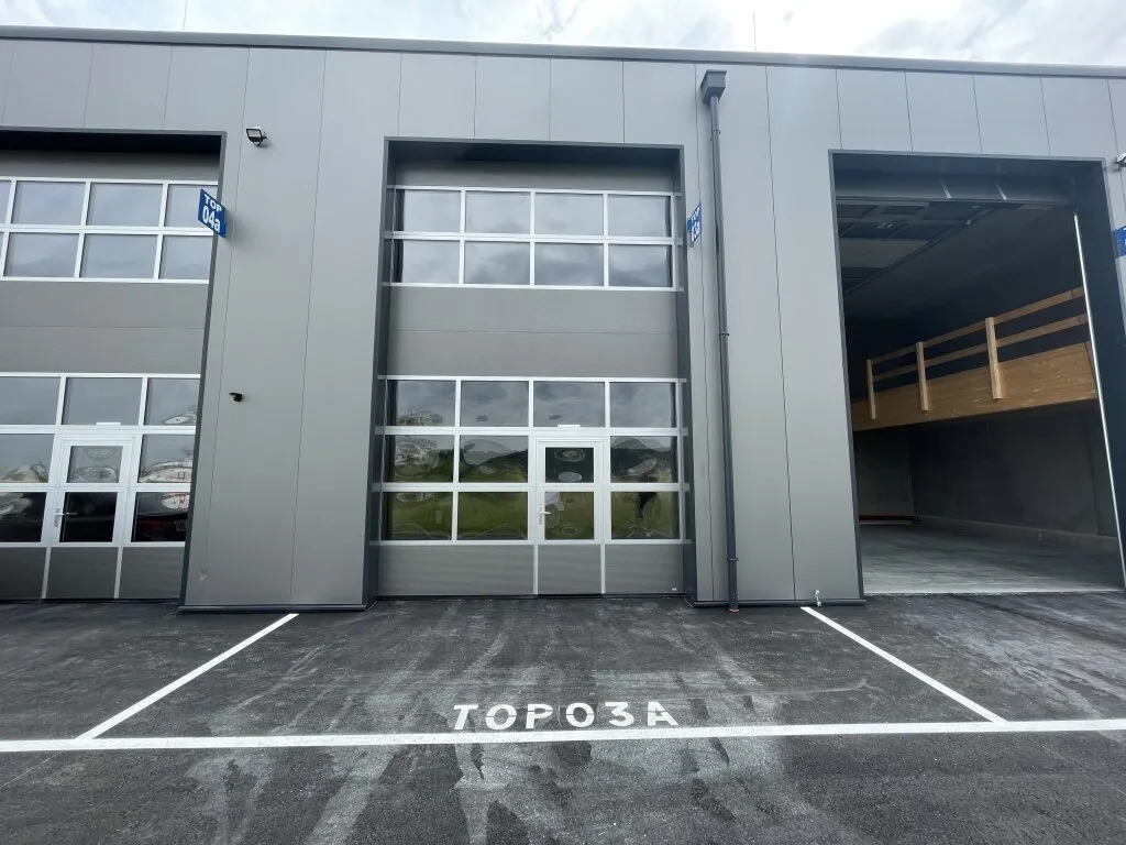 KURZZEITMIETE MÖGLICH! Betriebs-/ Produktions- oder Lagerhalle mit ca. 119 m² Fläche im Business Park Regau , 1A-Lage, Nähe A1 Westautobahn (Top 03a) - Ansicht 3