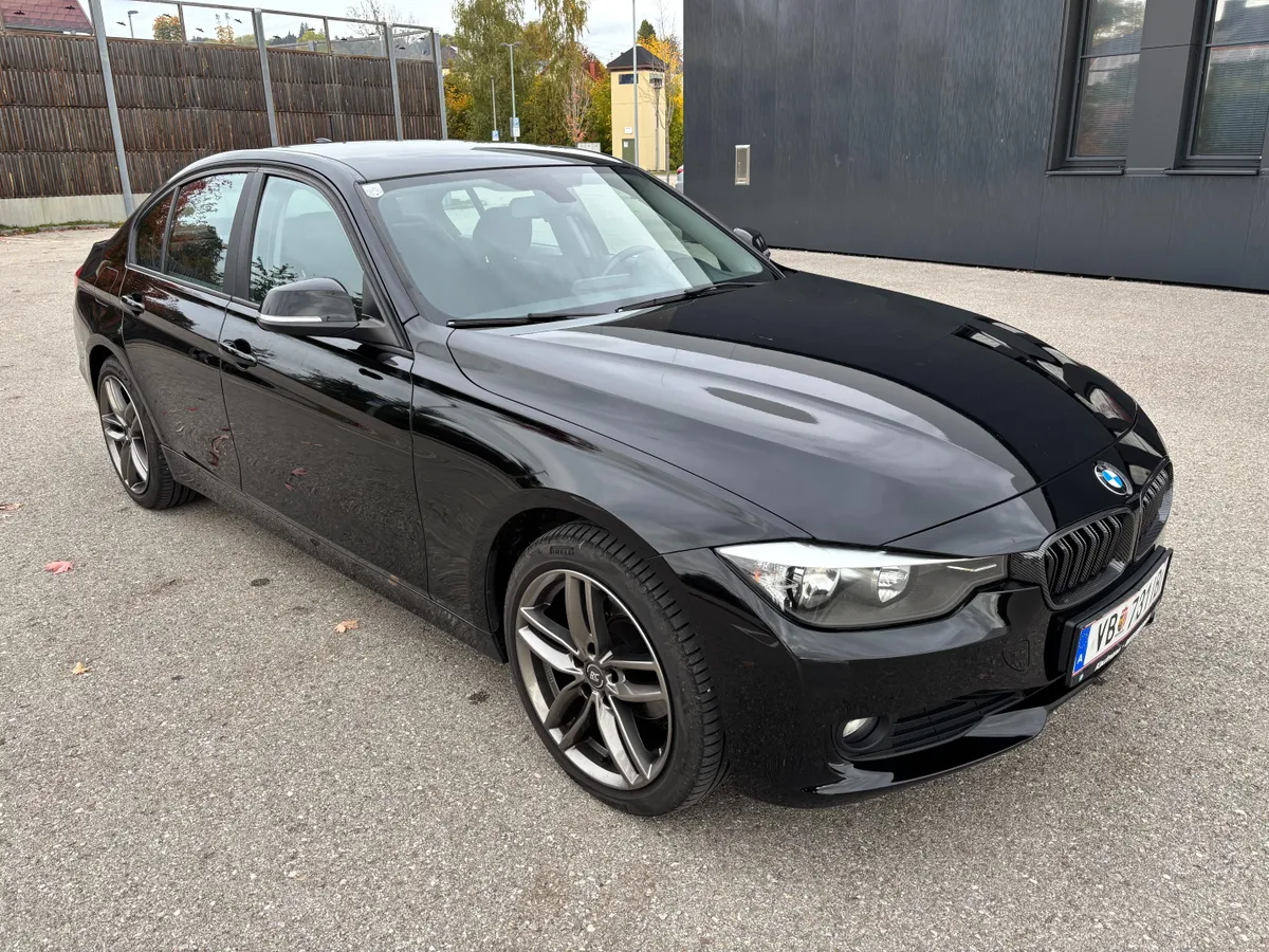 BMW 3 Series 2012 photo 2