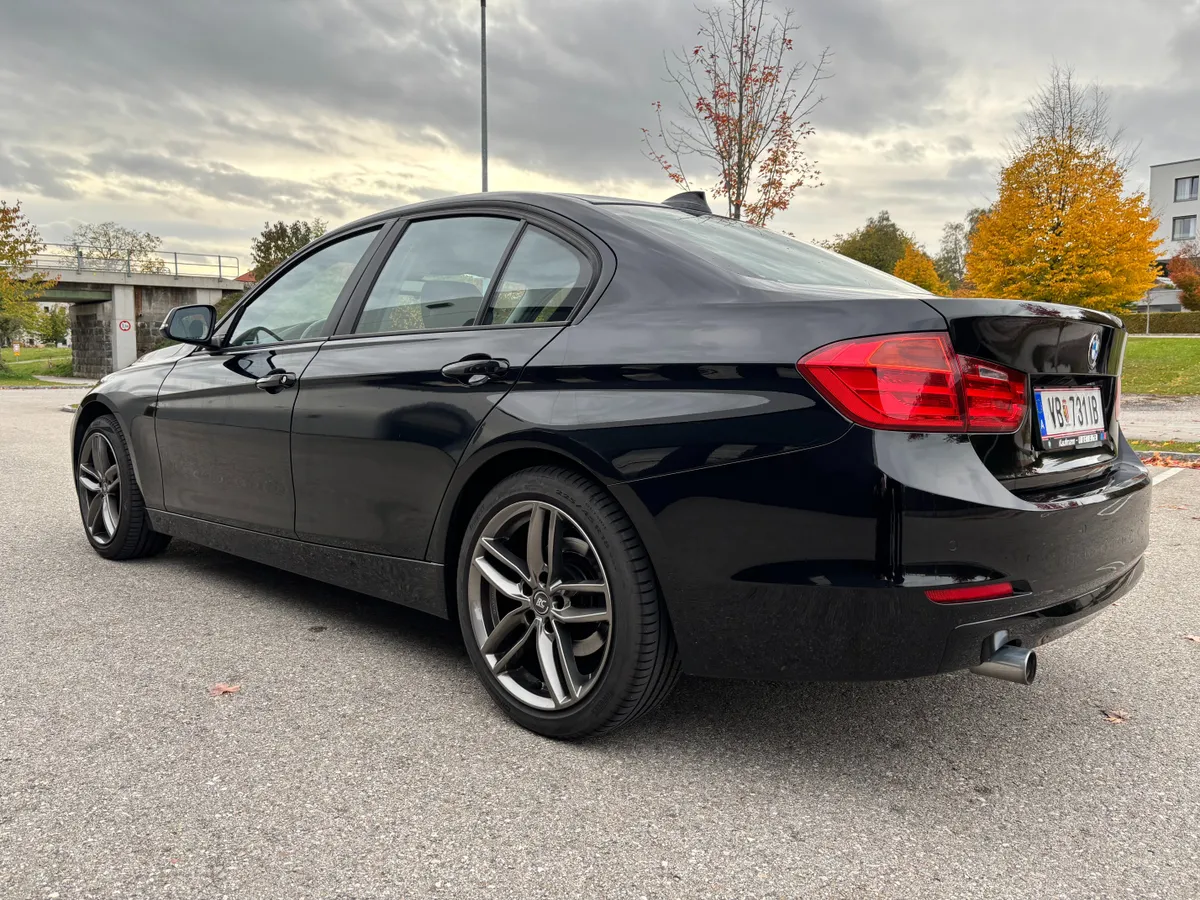 BMW 3 Series 2012 photo 3