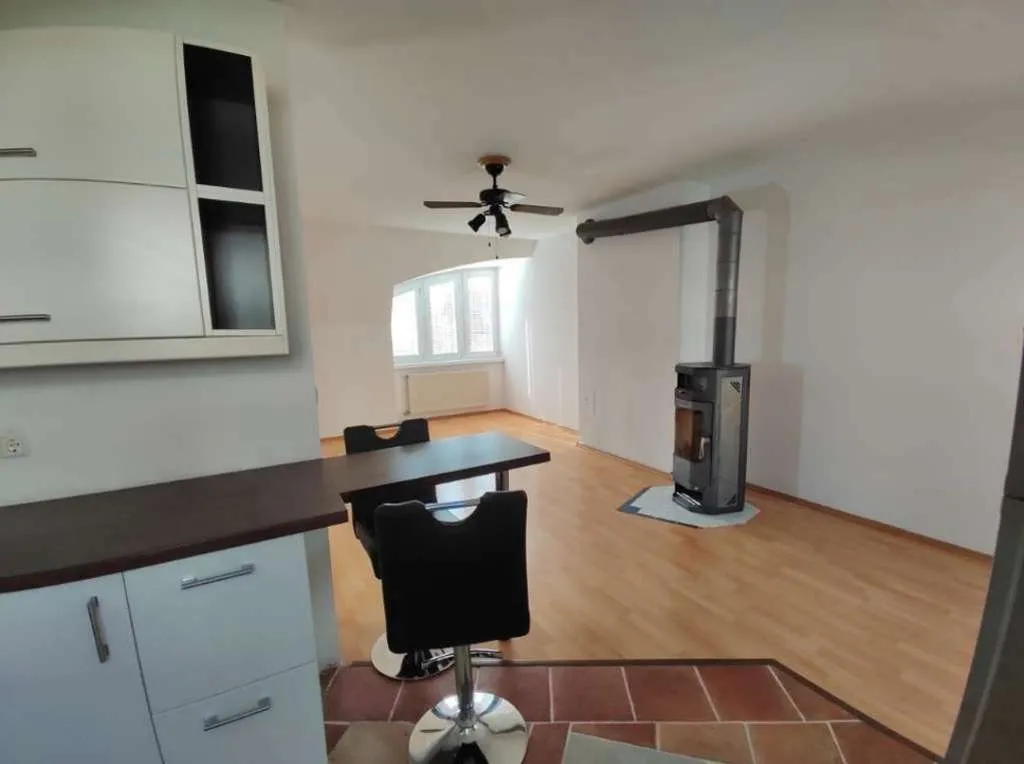 Sonnige 2 Zimmer Wohnung mit Parkplatz! - Ansicht 2