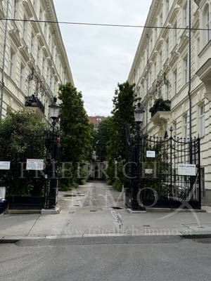 Neuwertige DG-Wohnung 107m² mit Terrasse, Balkon & Aufzug in 1030 Wien, Miete EUR2.190