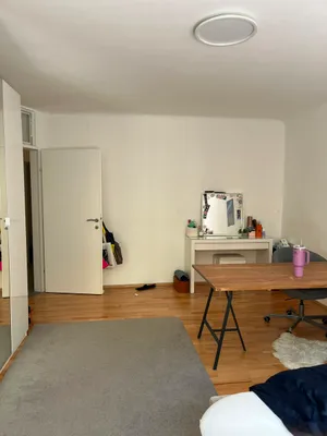 Geräumige 4-Zimmer Wohnung mit Gemeinschaftsterrasse in zentraler Lage des 5. Bezirks – Bild 3