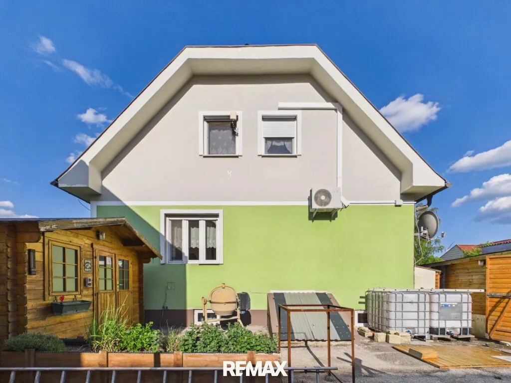Landhaus mit 6 Zimmern, Pool, Keller, Doppelcarport und großer Sommerterrasse - Ansicht 3