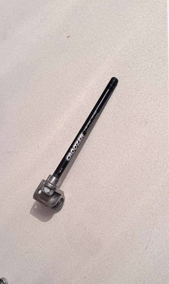 Croozer Steckachskupplung+ Kupplung Thule,  50,- (5270 Mauerkirchen) -  willhaben