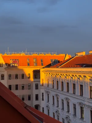 (reserviert) Bitte keine weiteren anfragen - Helle 2 Zimmer Dachgeschosswohnung mit Terrasse & Klimaanlage | Nähe Augarten