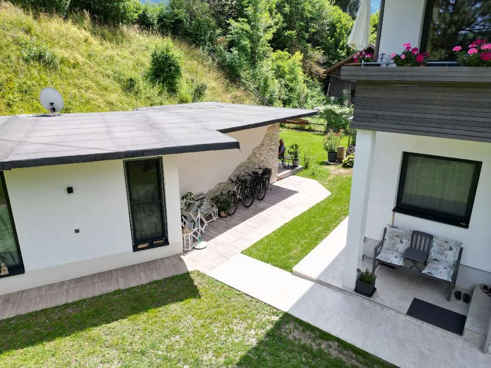 Charmantes Zweifamilienhaus mit modernem Nebengebäude und Wellnessbereich - Widok 2