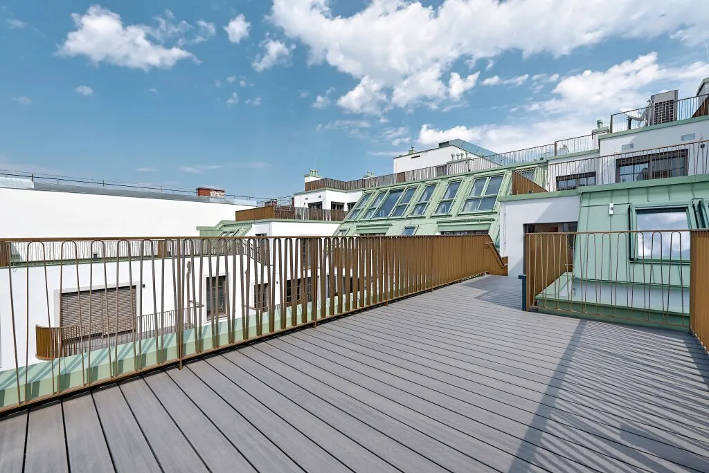 EXKLUSIVES DACHGESCHOSS! Klimatisierter Erstbezug mit herrlicher Dachterrasse - Ansicht 2
