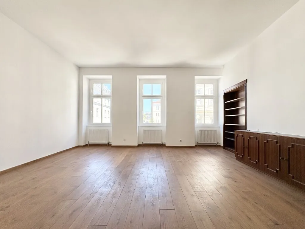 Stilvolle Altbauwohnung mit großen Räumen - Ansicht 2