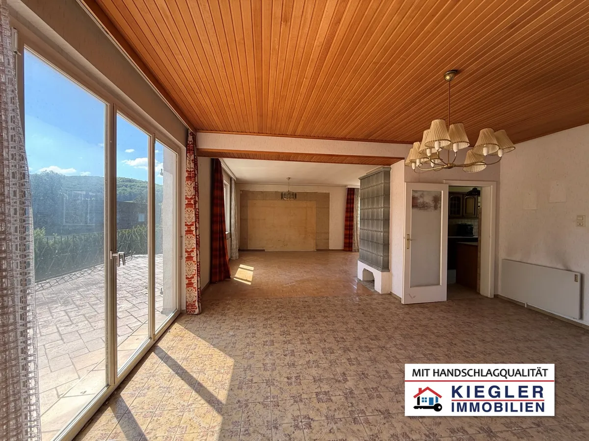 SONNENVERWÖHNTE PANORAMALAGE MIT ENORMEM POTENZIAL: 3000 m² Grundstück mit Bestandshaus, perfekte Südausrichtung, in begehrter Eichgrabner Wohngegend! - Widok 3