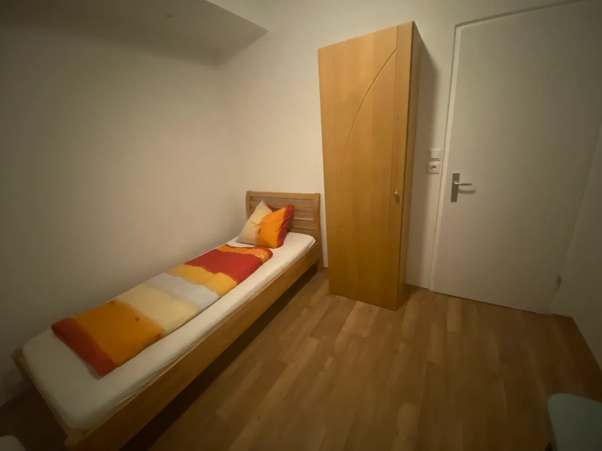 Möbeliertes Zimmer (ca.8 m²) in Wohngemeinschaft im 5-ten Bez. neben der U-Bahn, Privat ohne Provision - Widok 2