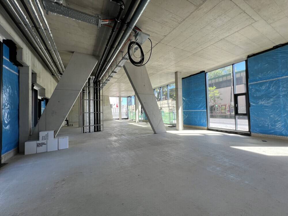 Lichtdurchflutetes Büro mit Stellplätzen - Ansicht 2