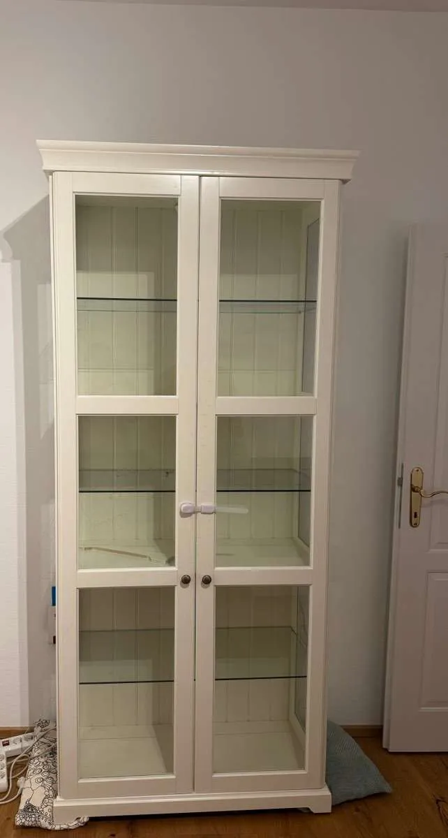IKEA Liatorp Glasvitrine mit Beleuchtung, weiß, € 250,- (3313 Wallsee)