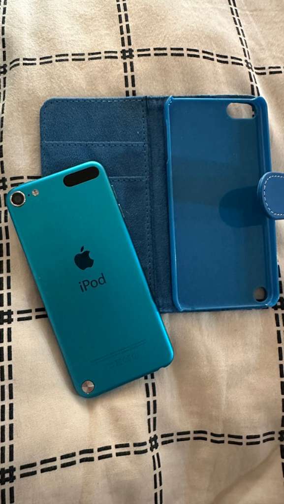 Apple iPod Touch 5th outlet Generation 32GB Blue