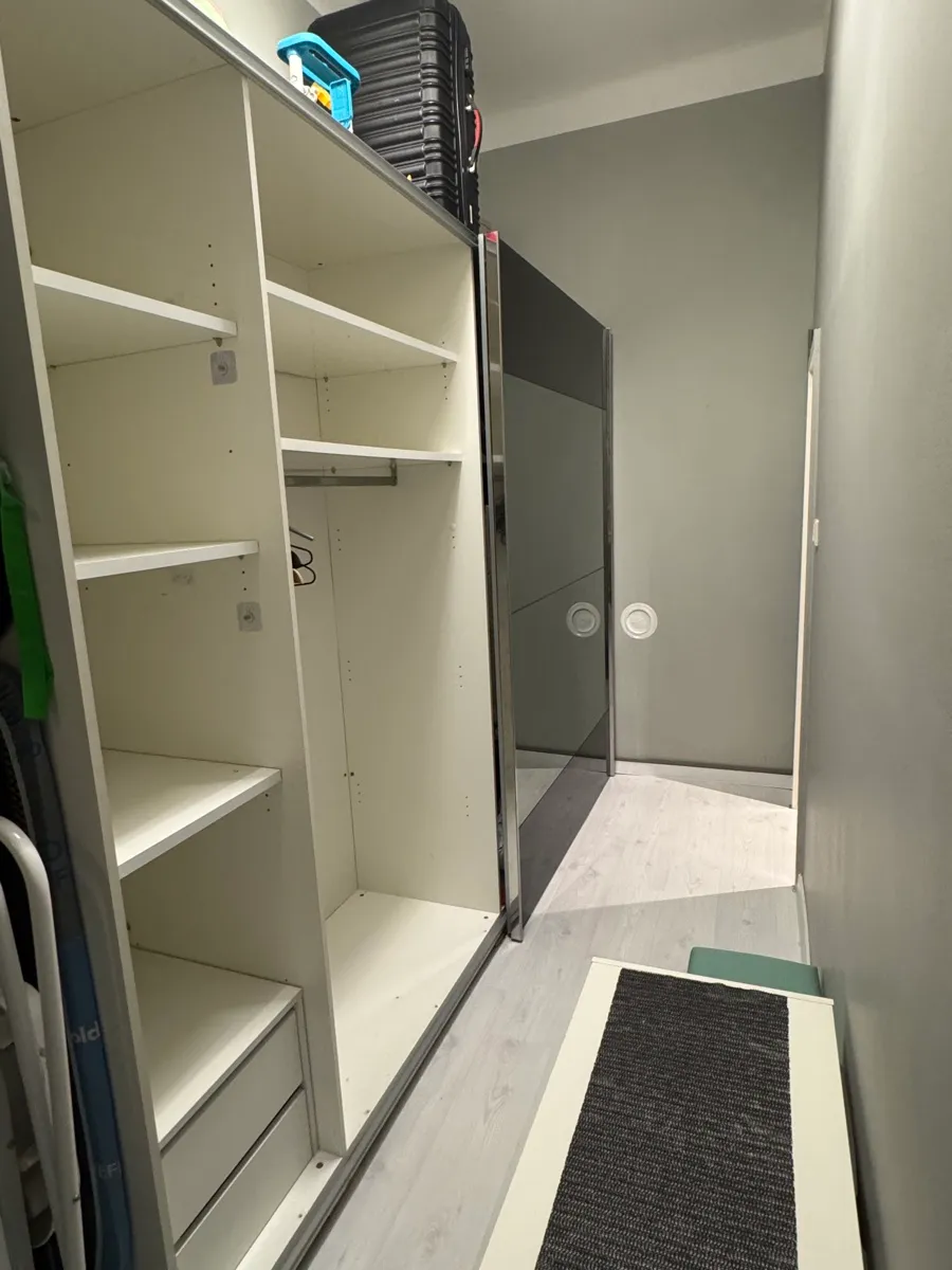 XXL Lutz Kleiderschrank mit Spiegel-Türen, € 300,- (1110 Wien)