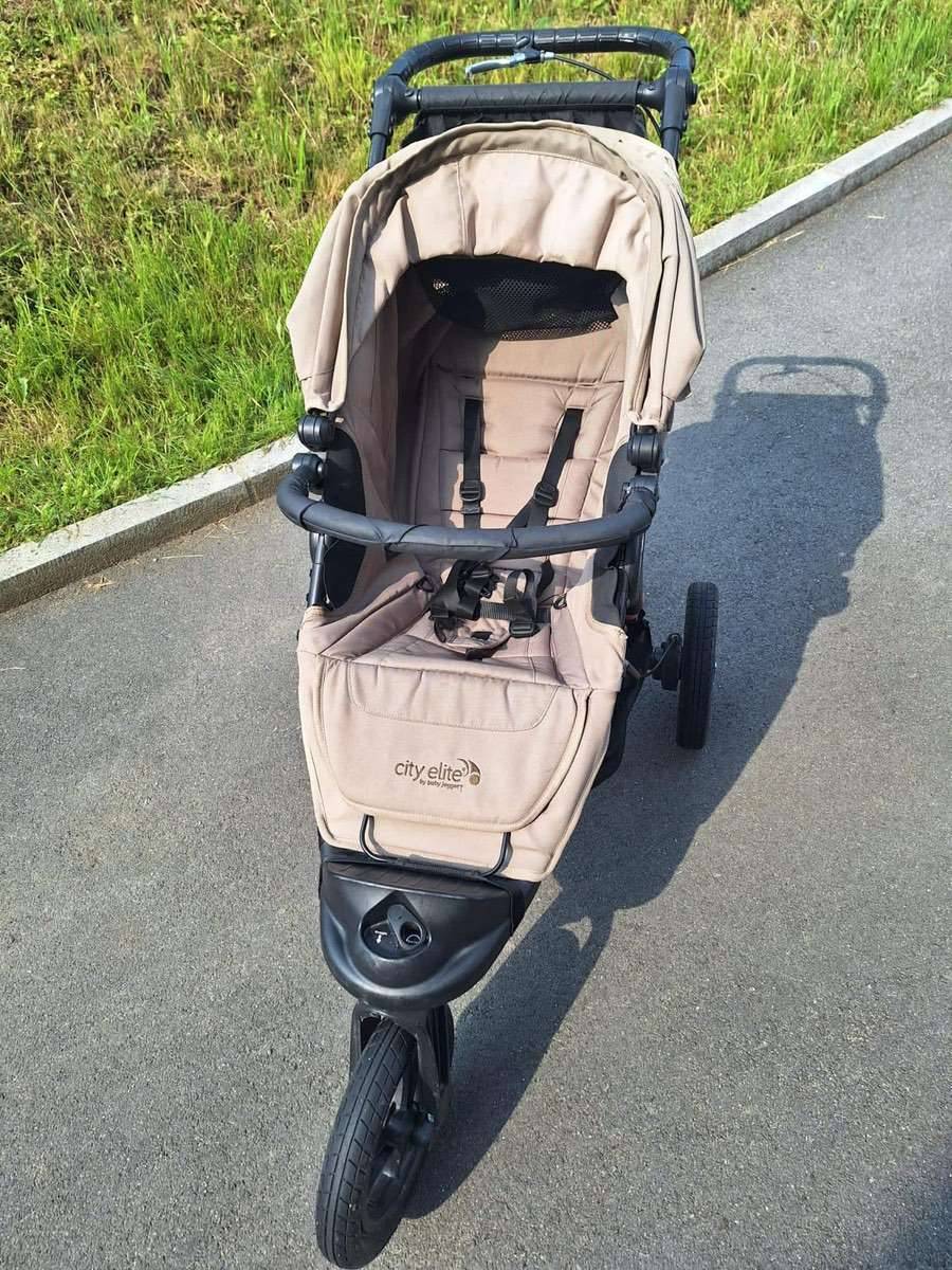 Kinderwagen mit Bremse, gelndegngig,  100,- (6833 Klaus) - willhaben