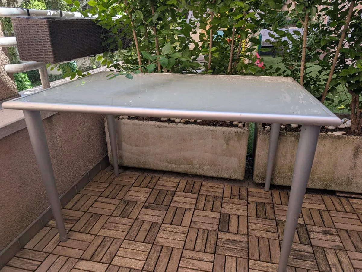 Gartentisch mit Glasplatte - gebraucht, € 5,- (1130 Wien)