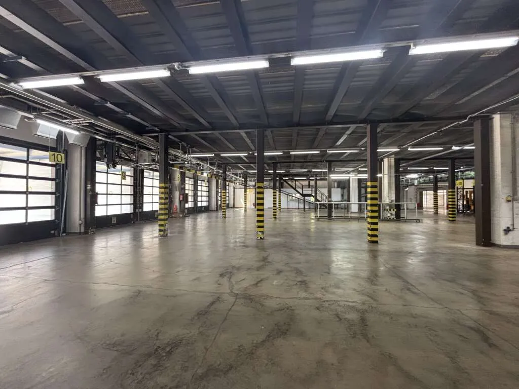 Industrie- & Produktionshalle | beheizt | 10 LKW-Rampen | mit Büro - Ansicht 2