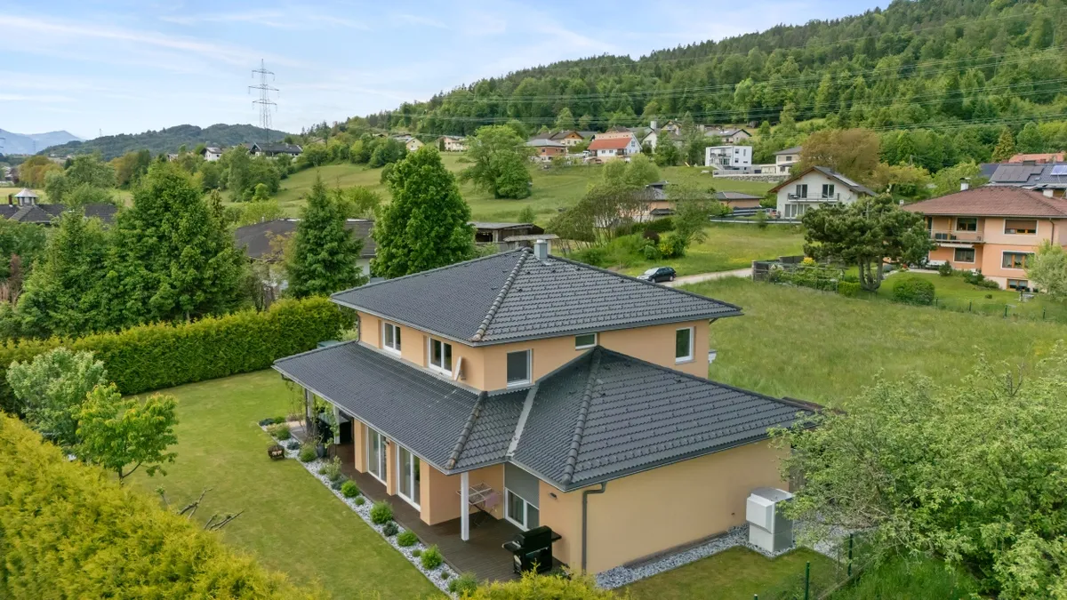 Großzügiges Familienhaus im modernen Stil am Stadtrand von Klagenfurt – pohled 3