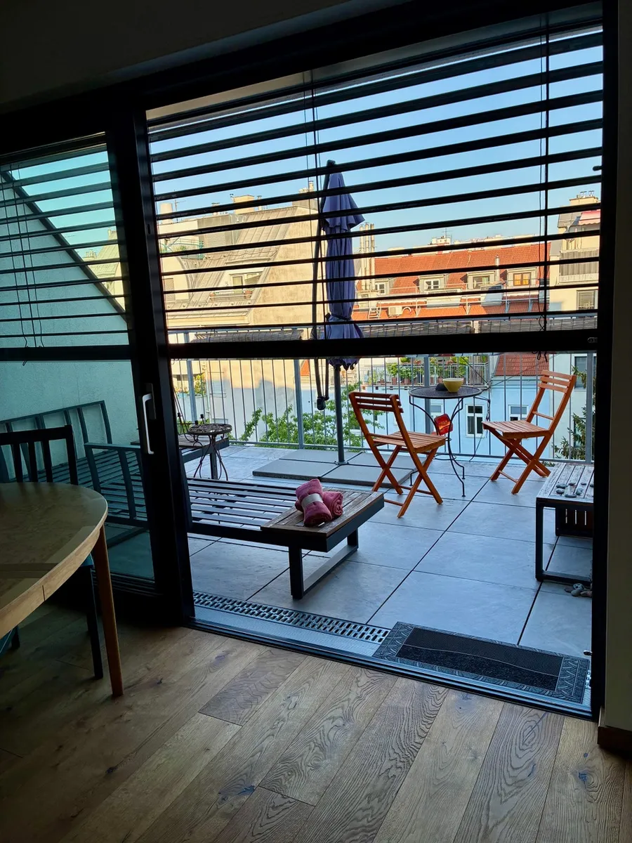 VON PRIVAT : 2-ZIMMER-DACHGESCHOSS (bisher 2. Wohnsitz) mit WEST-DACH-TERRASSE im hippen Ottakring ab 09/2026 mit Kaufoption - Ansicht 2
