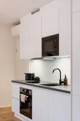 Stilvolles 2-Zimmer-Apartment mit Terrasse und Klimaanlage – Bild 3