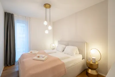 Stilvolles 2-Zimmer-Apartment mit Terrasse und Klimaanlage – Bild 2