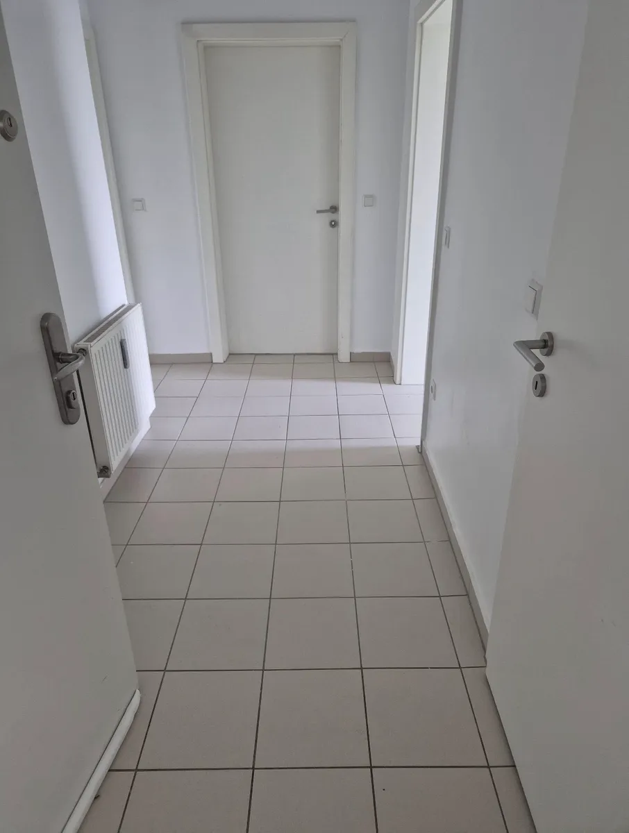 PRIVAT Helle 2-Zimmerwohnung mit Balkon im Innenhof - Ansicht 3