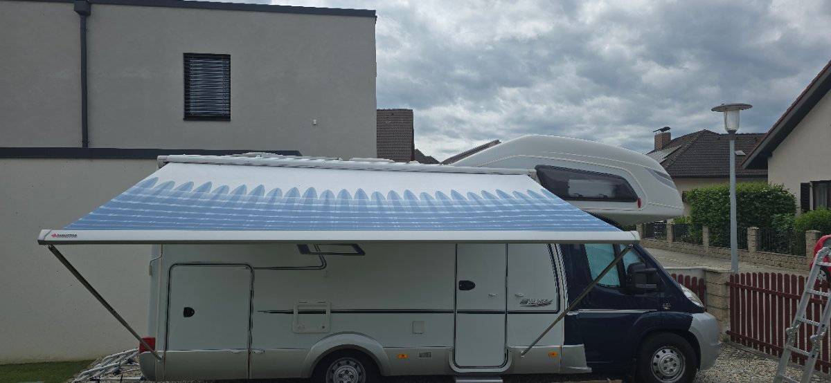 Markise Omnistor 5002 fr Wohnmobil Haus Fischerhtte Gartenhtte  Sonnenschutz Sonnenschirm 4 meter breit und 2,50 tief Seitenwandmontage,   380,- (2320 Schwechat) - willhaben