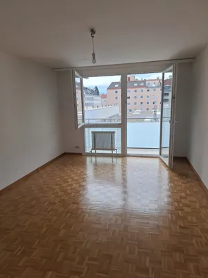 (reserviert) Helle, südseitige Wohnung 37,5m² mit Loggia 4,6m² im 3. Liftstock