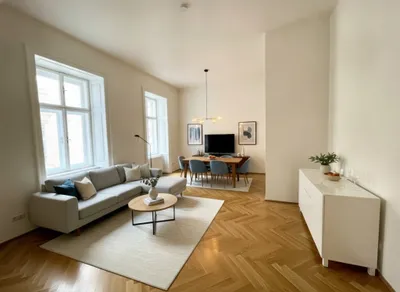 UNBEFRISTET: Top-Lage beim Stephansplatz: Klimatisierte, ruhige Altbauwohnung im stilvollen Haus / Prime location near Stephansplatz: air-conditioned, charming apartment