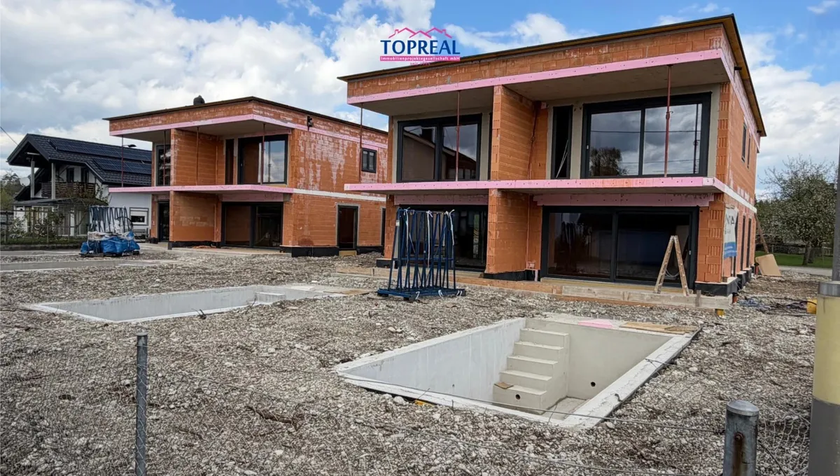 ***PROVISIONSFREI*** Schlüsselfertige Luxus-Doppelhaushälfte mit Pool, Panorama-Glasfronten und traumhafter Nähe zur Traun - Haus 2, Edt