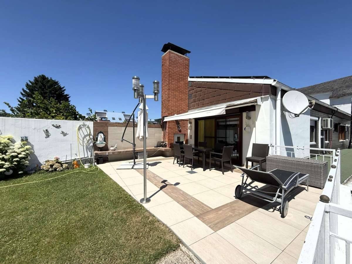 Viel barrierefreier Wohnraum, Platz für gemeinsame Werte und Indoor-Pool // Much barrier-free living-space, room for shared values, and indoor pool // - View 3