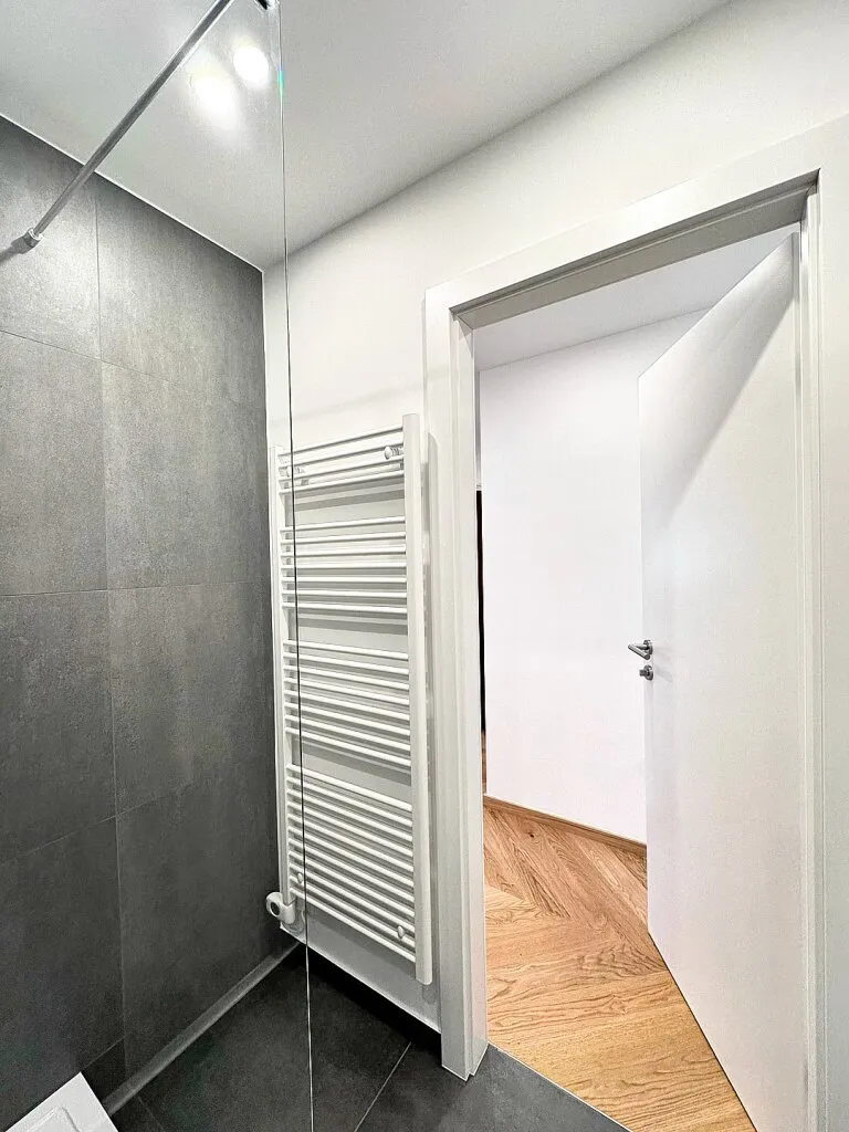 Ein Zuhause, das einfach passt - 60m² stilvoller Erstbezug im 5. Bezirk – pohled 3